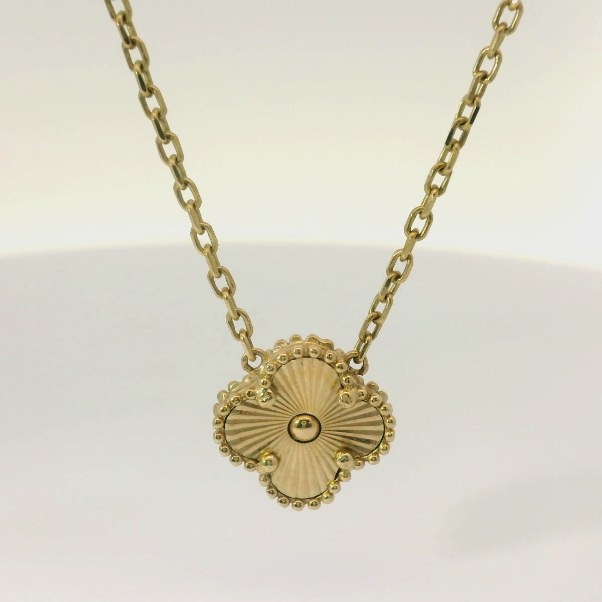18” Pre-owned 9CT Gold Clover Necklace (4.87g)