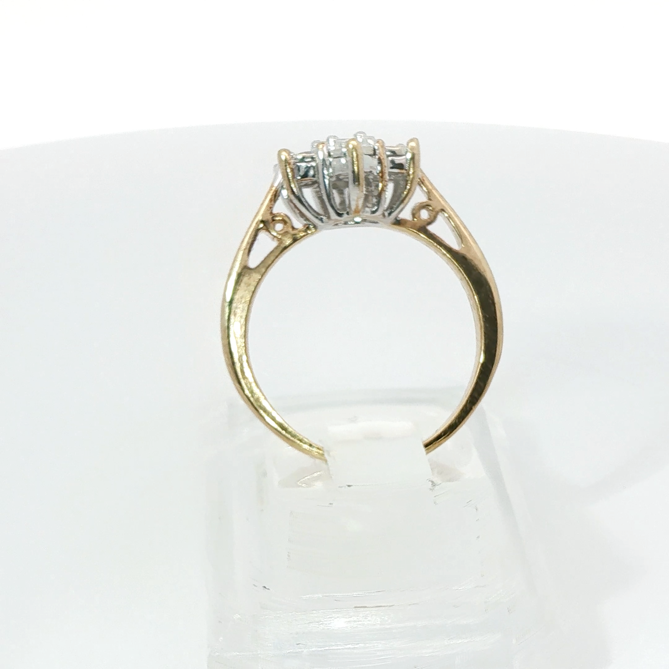 Round Brilliant Flower Cluster TCW 0.35 SI1 G-H 9CT Yellow Gold Size M