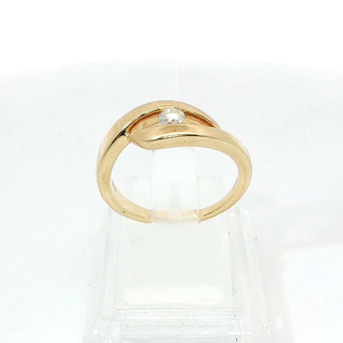 Round Brilliant Solitaire Tension 0.15CT SI1 G/H 18CT Yellow Gold Ring Size N