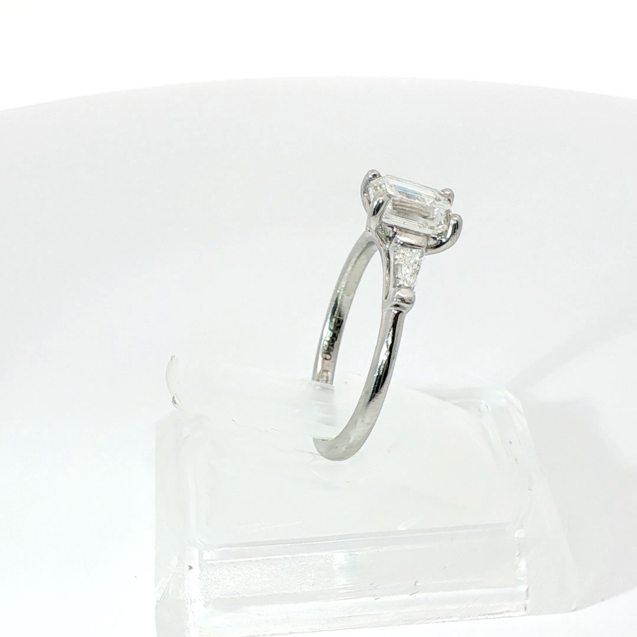 3 Stone Set Emerald / Tapered Baguette 0.75CT Centre TCW 1CT VS1 G-H Platinum Ring Size I)