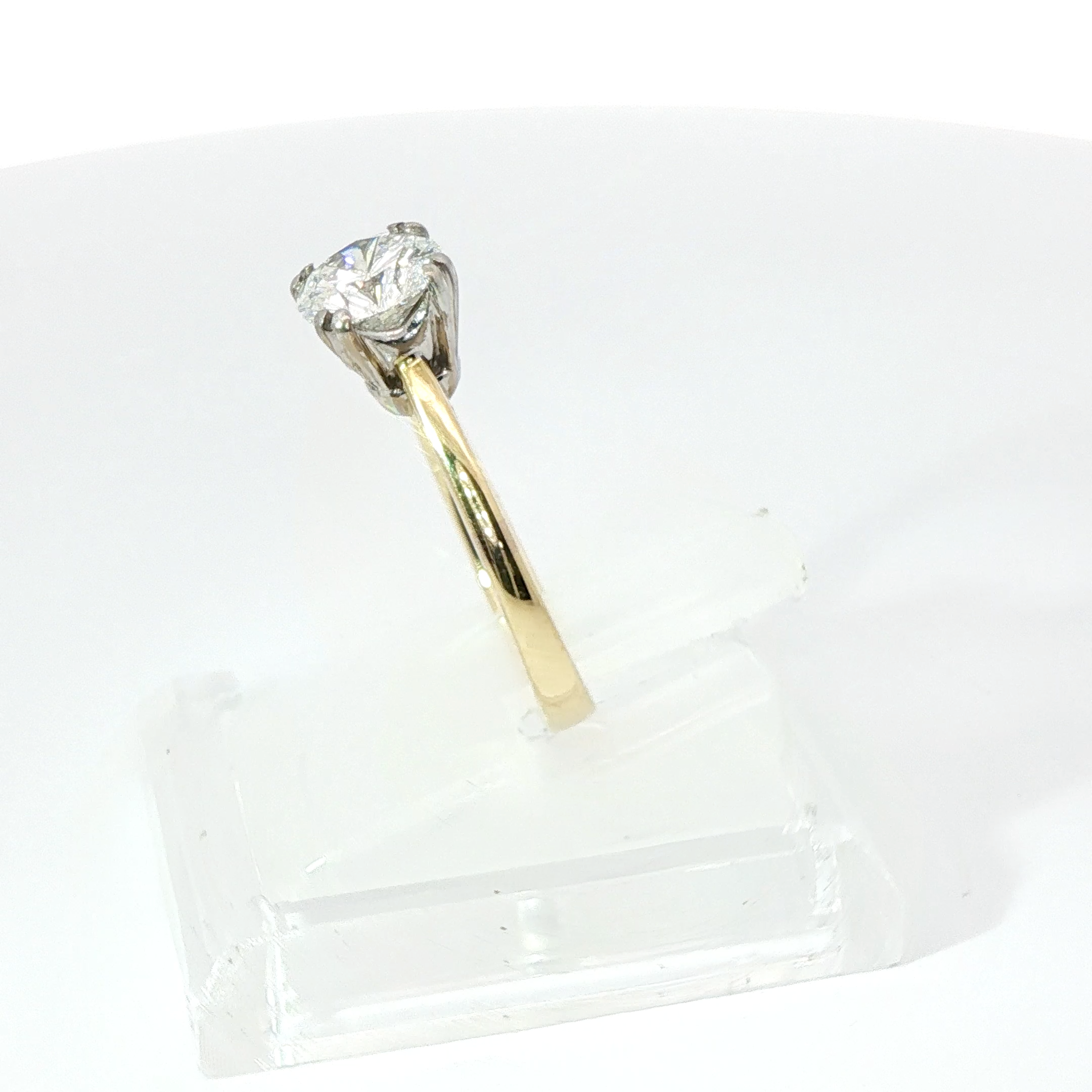 Double Prong Round Brilliant 1.01CT Lab Grown SI2 I 18CT Yellow Gold Ring Size M