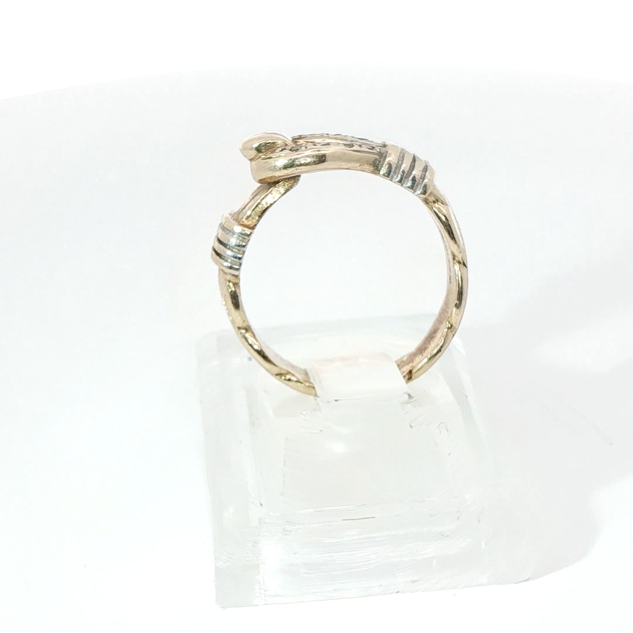 9CT Pre-owned Buckle Ring (Size M)
