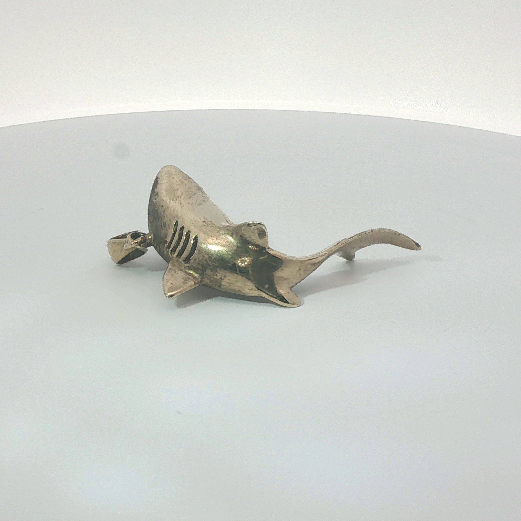 2" Pre-Owned 9CT Shark pendent (10.35g)