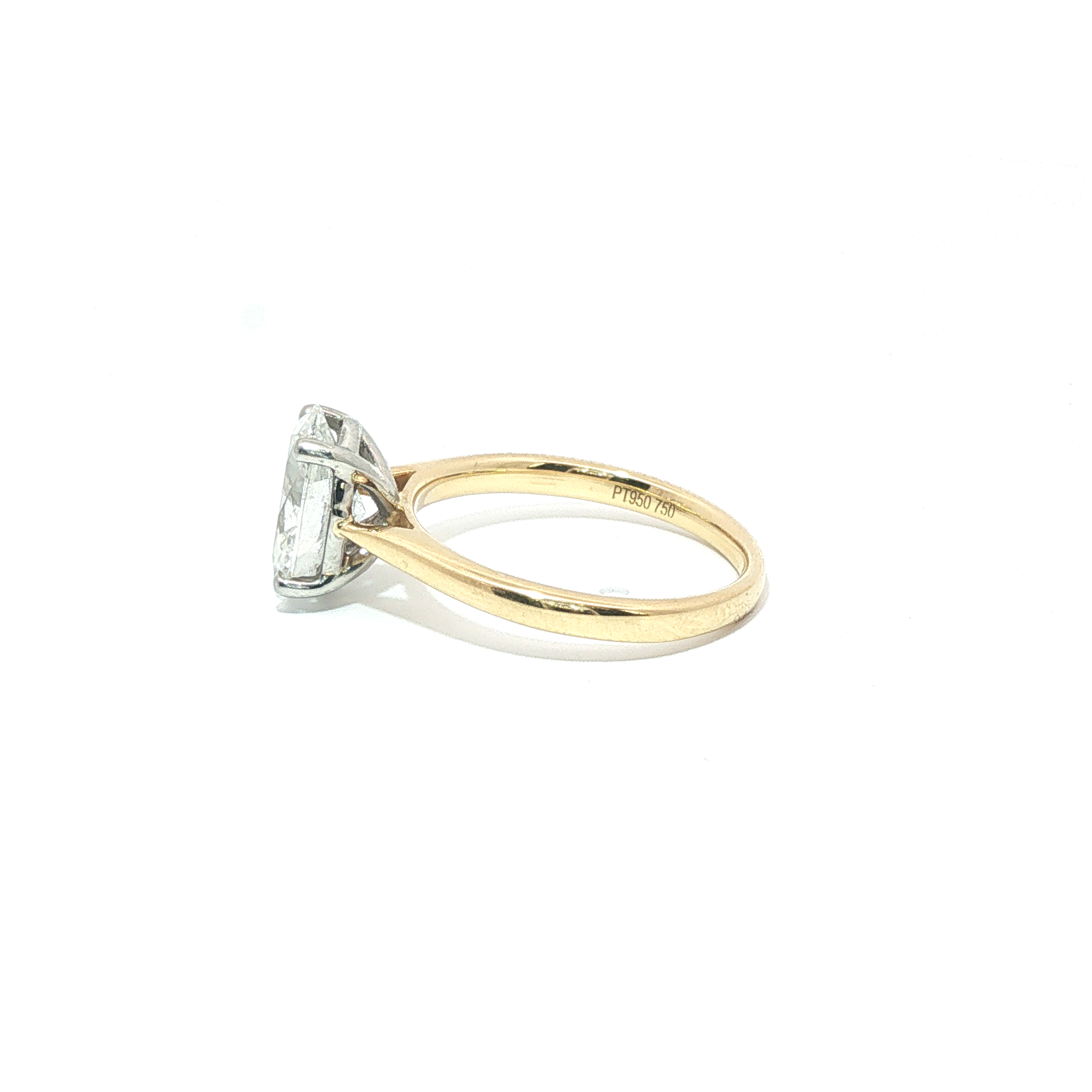 2.10ct Oval Lab Grown Diamond Ring – D VS2 – 18ct Yellow Gold – IGI Certified - Goldbank Jewellers