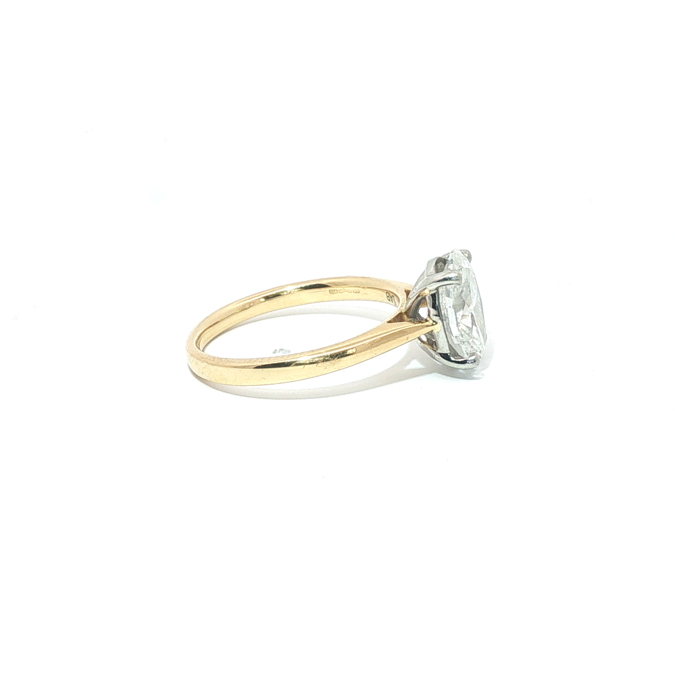 2.10ct Oval Lab Grown Diamond Ring – D VS2 – 18ct Yellow Gold – IGI Certified - Goldbank Jewellers